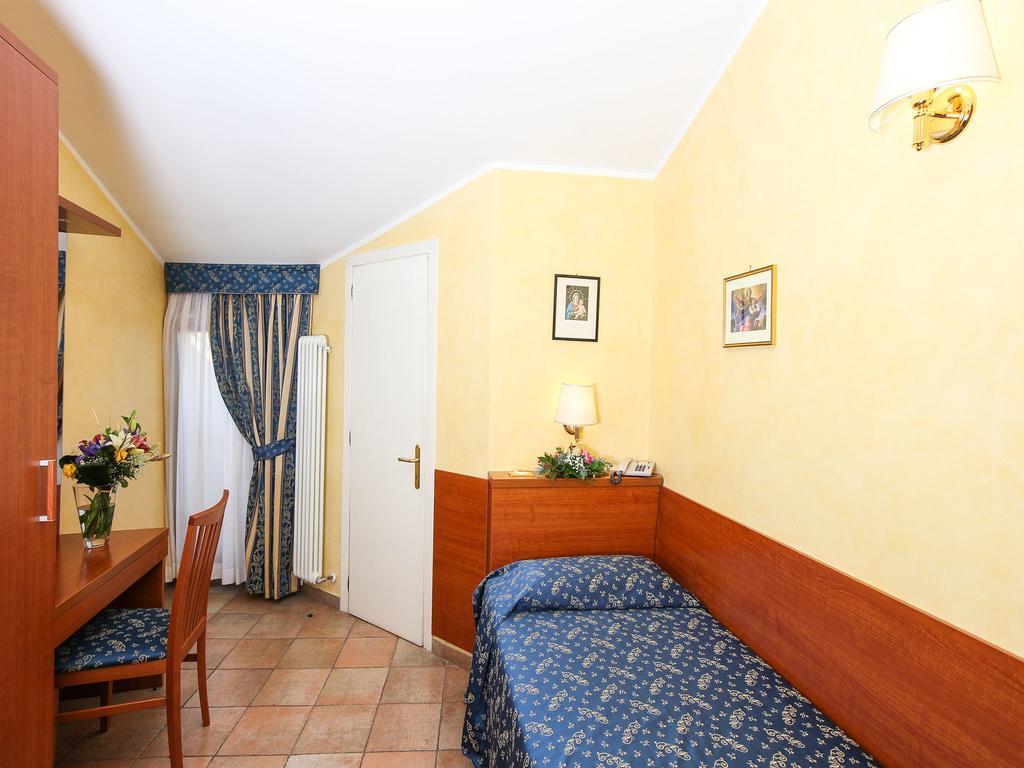 Casa Di Santa Francesca Romana A Ponte Rotto 2* Rom